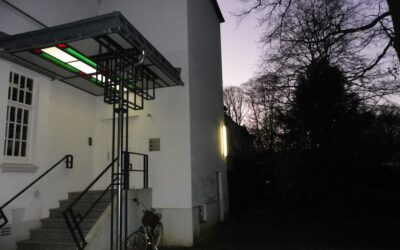 Haustür- Überdachung mit LED- Beleuchtung